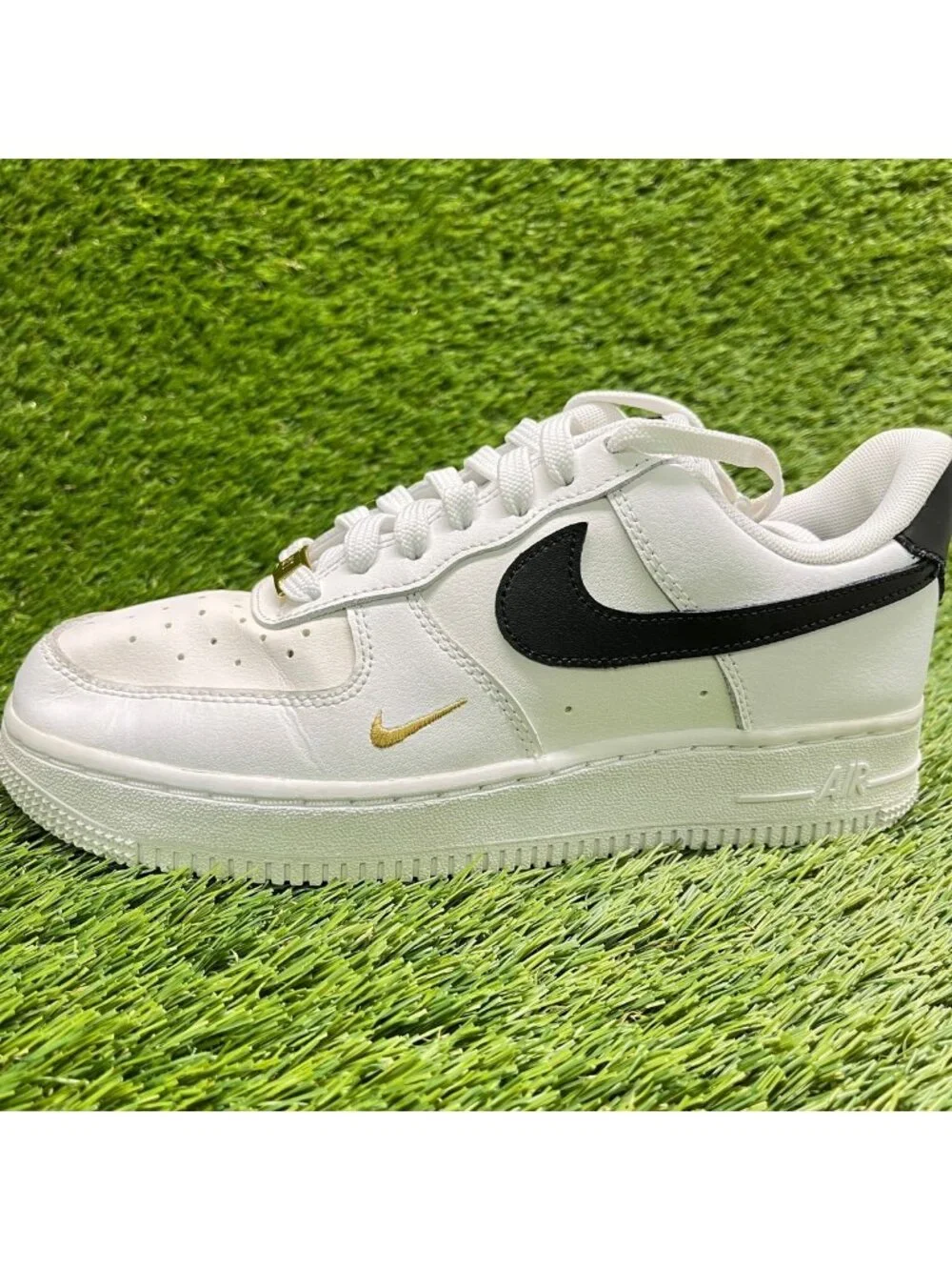 Nike Air Force 1 '07 Essential Womens Size 6.5 White Athletic Shoes Sneakers